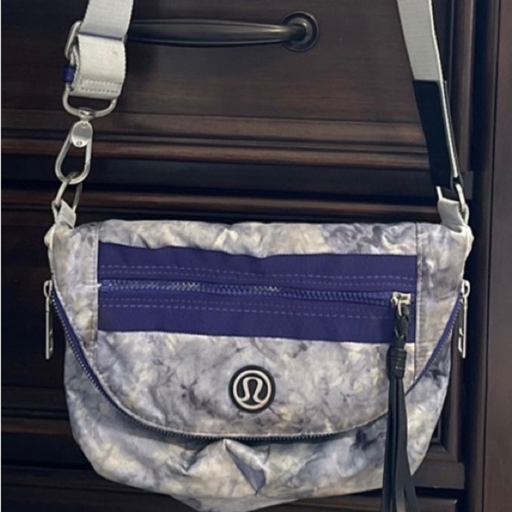 Lululemon purse